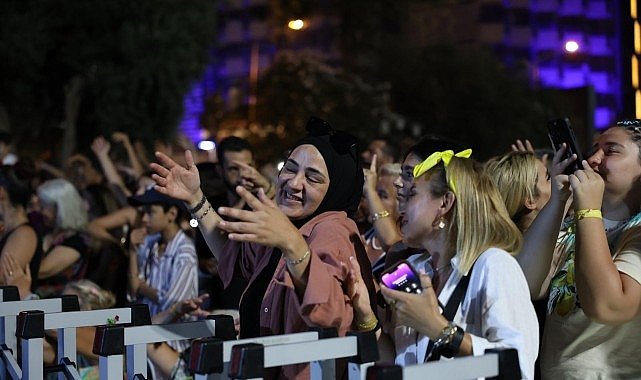 Başkan Çerçioğlu’ndan Kuşadası’nda Müzik Dolu Gece