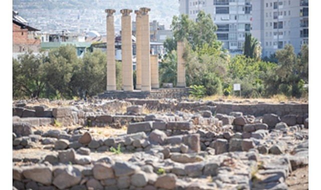 Başkan Tugay, Smyrna Kazılarında İnceleme Yaptı