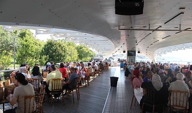 İBB Darülaceze Sakinlerinden Boğaz’da Tarihi Yolculuk