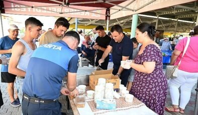 Kemer Belediyesi’nden Çamyuva’da aşure ikramı