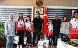 Wushu Milli Sporcular Kemer Belediye Başkanı’nı Ziyaret Etti