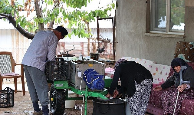 Antalya’da Üreticilere Üzüm Sıkma Makinesi Desteği