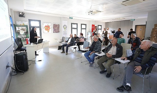Efes Selçuk’ta Çiftçilere Toprak Analizi Eğitimi Verildi