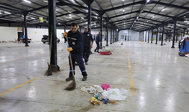 Kartepe’de Pazar Sonrası Hijyen Temizliği Yapılıyor