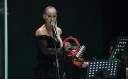 Niran Ünsal İzmir’de Sahne Öncesi Heyecanını ve Projelerini Anlattı